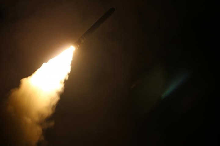 Quả tên lửa hành trình Tomahawk được phóng đi từ tàu khu trục USS Monterey của hải quân Mỹ vào rạng sáng ngày 14/4 (giờ Syria) và lao tới mục tiêu ở Syria. Ảnh: Hải quân Mỹ.