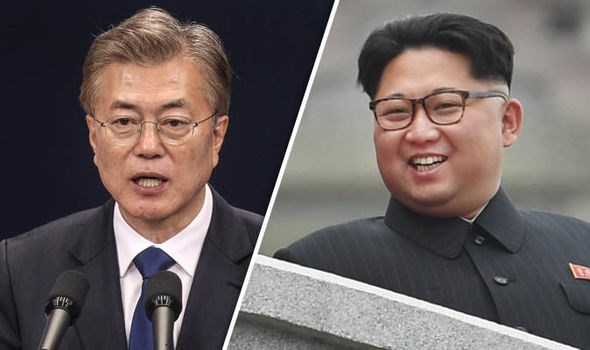 Tổng thống Hàn Quốc Moon Jae-in và nhà lãnh đạo Triều Tiên Kim Jong-un. (Nguồn: Daily Express)