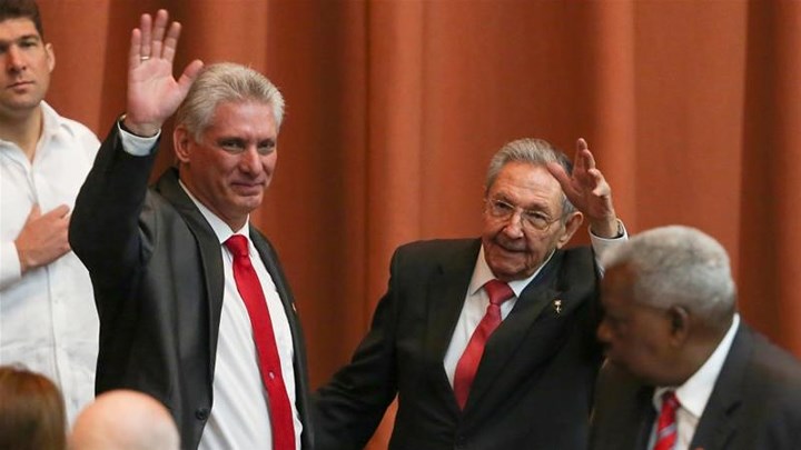 Với tỷ lệ đạt được 99,86% số phiếu bầu, ông Miguel Diaz-Canel Bermudez đã được Quốc hội khóa IX bầu giữ chức Chủ tịch Hội đồng Nhà nước và Hội đồng Bộ trưởng Cuba nhiệm kỳ 5 năm tới. Ảnh: Reuters.