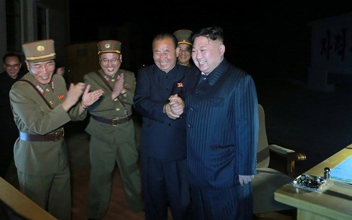 Nhà lãnh đạo Kim Jong-un trực tiếp chỉ đạo vụ phóng thử lần thứ 2 Hwasong-14.