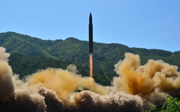 Triều Tiên lần đầu phóng thử Hwasong-14 và tháng 5/2017.