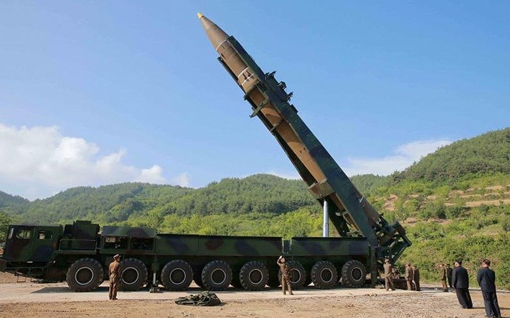 Cận cảnh tên lửa đạn đạo liên lục địa Hwasong-14 của Triều Tiên.