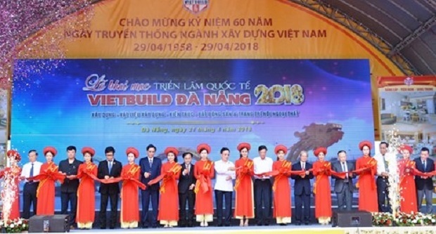  The ribbon-cutting opening ceremony for the exhibition (Photo: www.qdnd.vn)