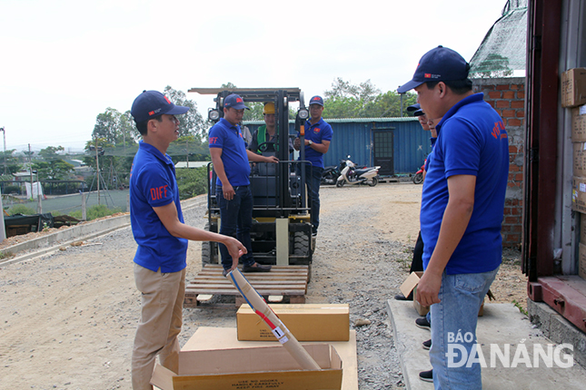 Team Da Nang-Viet Nam checking firework tubes before they are transported to the firing area at the former Han River Port