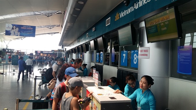 Flying high: Tourists check in at Đà Nẵng International Airport. More flights have been added to serve the boom in tourists in Đà Nẵng this summer. — VNS Photo Công Thành Read more at http://vietnamnews.vn/life-style/427087/central-city-promotes-summer-vacation-and-fireworks-festival.html#TABmWT8OKoxXVf1F.99