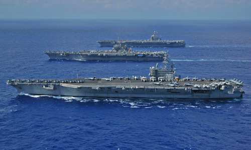Ba tàu sân bay hải quân Mỹ cùng diễn tập trên biển. Ảnh: US Navy.