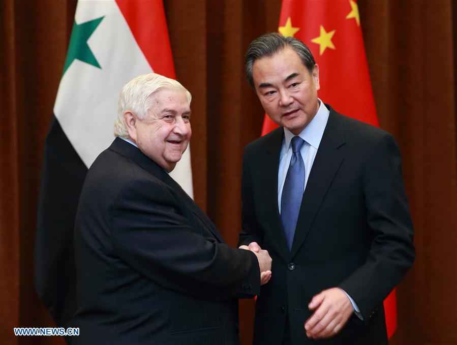 Ngoại trưởng  Trung Quốc Vương Nghị gặp gỡ Phó Thủ tướng kiêm Ngoại trưởng Syria Walid Muallem hồi năm 2017. Ảnh: News.cn