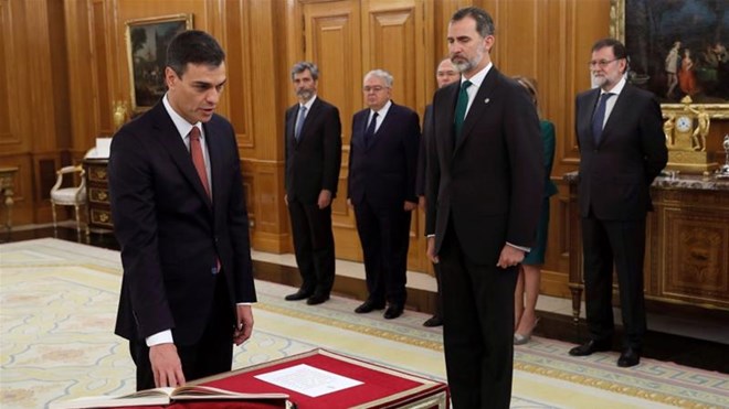 Ông Pedro Sanchez tuyên thệ nhậm chức Thủ tướng Tây Ban Nha
