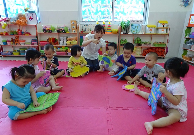 The making of toys from convenient raincoats by teachers from Duc Tri Kindergarten won a second prize at the 2015 Viet Nam Science and Technology Innovation Awards.