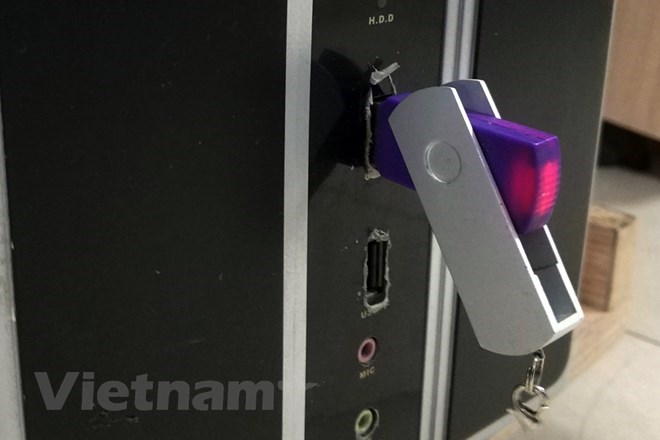 Up to 1.2 million computers in Vietnam might have been infected with a destructive virus called W32.XFileUSB that spreads through USB drive. (Photo: VNA)