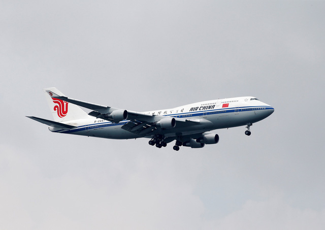 Khoảng 14h40 chiều nay 10/6, máy bay Boeing 747 được cho là chở nhà lãnh đạo Triều Tiên Kim Jong-un đã đáp xuống sân bay Changi của Singapore.