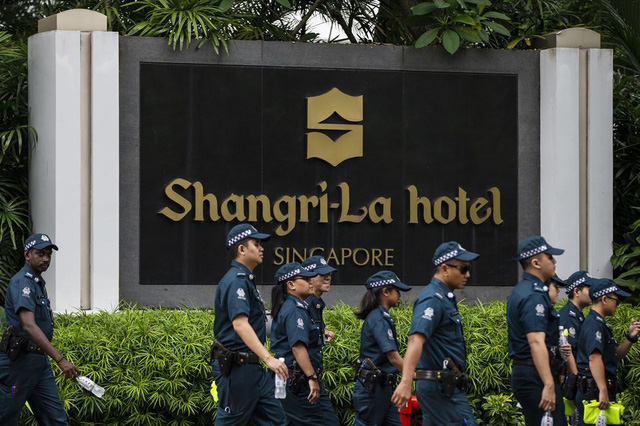 An ninh thắt chặt tại khách sạn Shangri-La, nơi Tổng thống Trump nghỉ lại. (Ảnh: Yonhap)