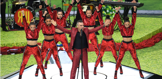 Robbie Williams đã trở thành nhân vật trung tâm của lễ khai mạc với những ca khúc sôi động…