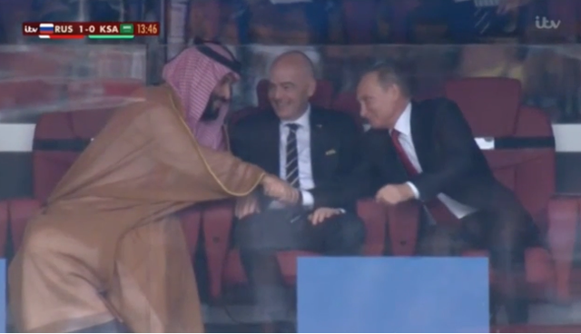 Tổng thống Putin bắt tay Thái tử Saudi Arabia sau khi Nga mở tỷ số