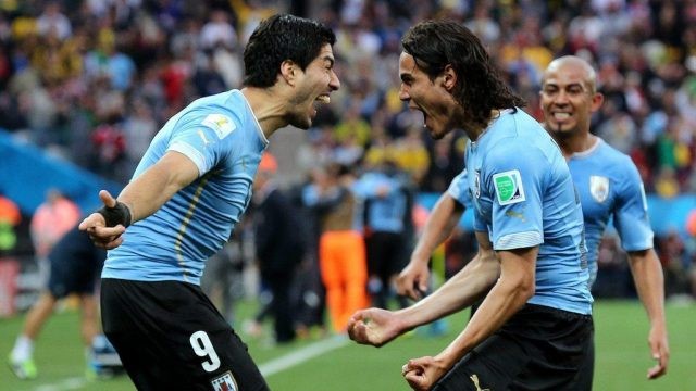 Dù đều đã bước qua tuổi 30 nhưng “song sát” Suarez (trái) và Cavani (phải) vẫn đủ khả năng xé toang mọi hàng phòng thủ. Ảnh: amadershomoy