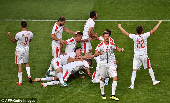 Niềm vui chiến thắng của các cầu thủ Serbia trong trận ra quân trước Costa Rica. Ảnh: AFP