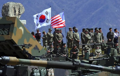 Binh sĩ Mỹ và Hàn Quốc trong một cuộc tập trận chung. Ảnh: WSJ.