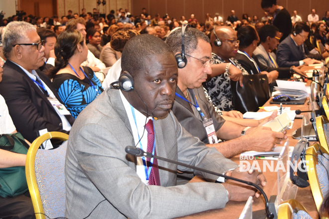 Các đại biểu quốc tế tham dự Đại hội đồng Quỹ môi trường toàn cầu GEF 6 tại Đà Nẵng. Ảnh: HOÀNG HIỆP