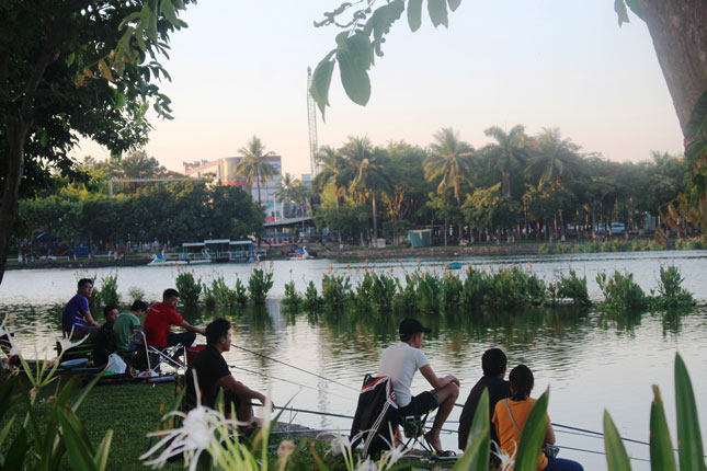 Hồ Công viên 29-3 là một trong những điểm đến của người dân Đà Nẵng vào những ngày cuối tuần. Ảnh: H.L