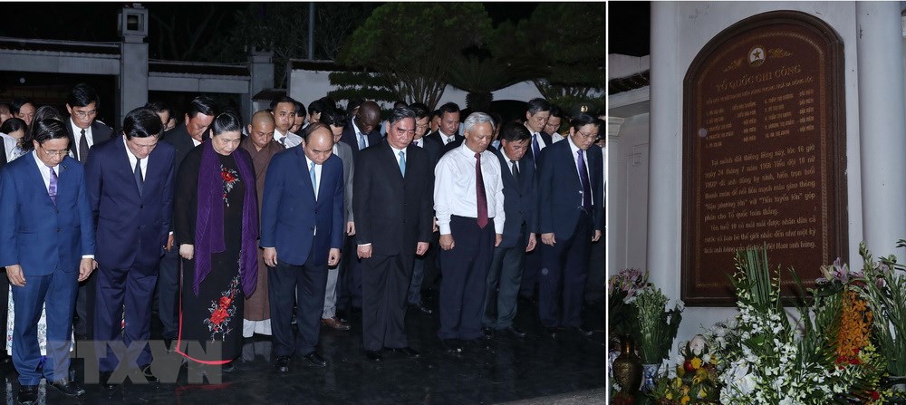 Thủ tướng Nguyễn Xuân Phúc dâng hương mộ 10 Nữ Liệt sỹ thanh niên xung phong toàn quốc tại Khu di tích Ngã ba Đồng Lộc. (Ảnh: Thống Nhất/TTXVN)