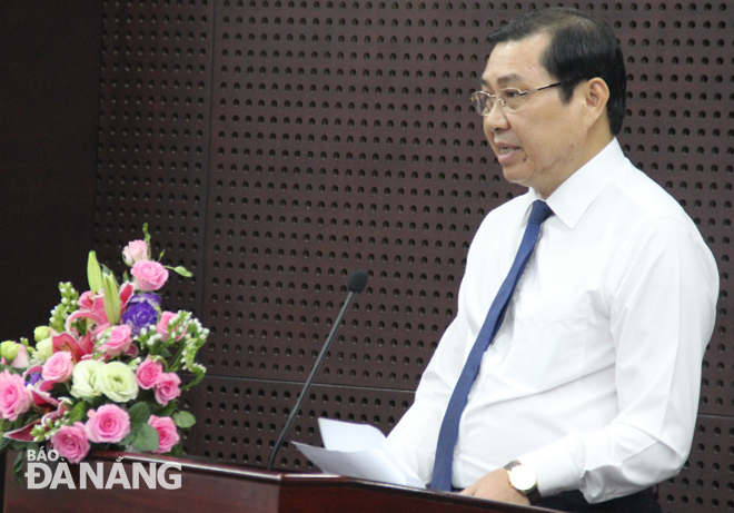 Chủ tịch UBND thành phố Huỳnh Đức Thơ phát biểu mở đầu buổi gặp mặt. Ảnh: Q.KHẢI