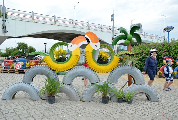 Numerous painted tyres of different sizes were used to create interesting and eye-catching models.