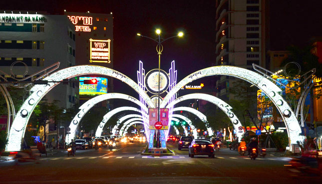 A sparkling section of Nguyen Van Linh at night