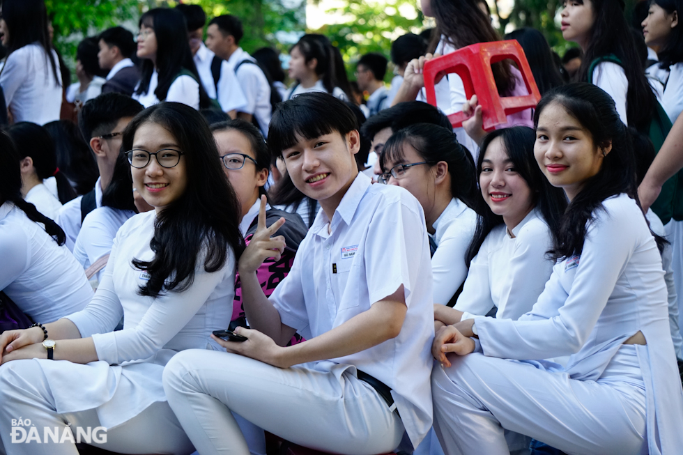 Nụ cười của học sinh Trường THPT Phan Châu Trinh trong ngày khai giảng. Ảnh: BAN MAI