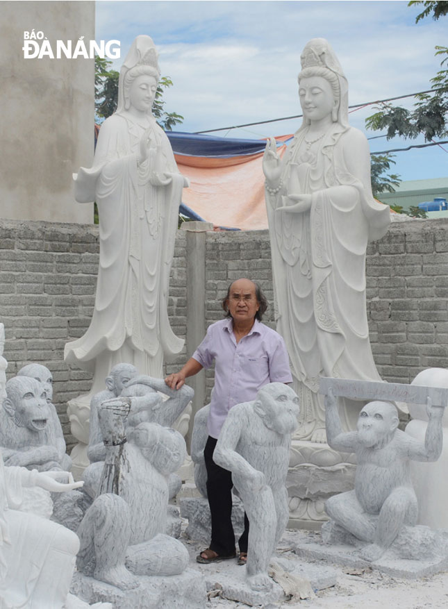 Nguyen Viet Minh beside his already-carved stone sculptures