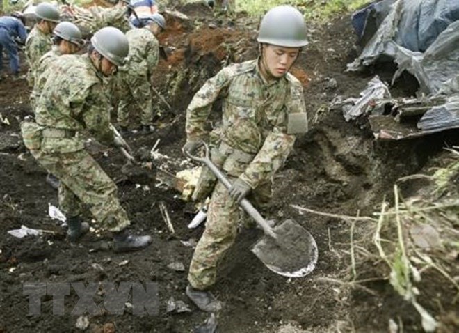 Japan Self-Defence Forces search for missing people after the quake in Hokkaido Prefecture (Photo: Kyodo/VNA)