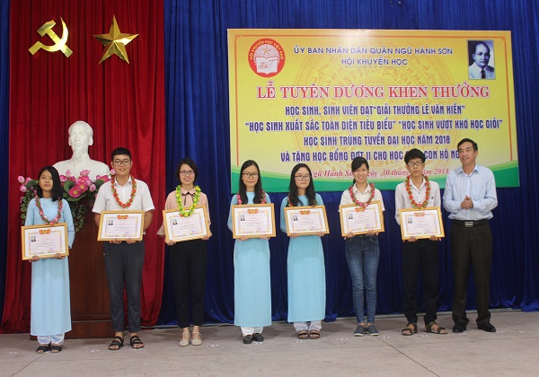 Some of the award-winners at the honouring ceremony (Photo: dangbodanang.vn) 