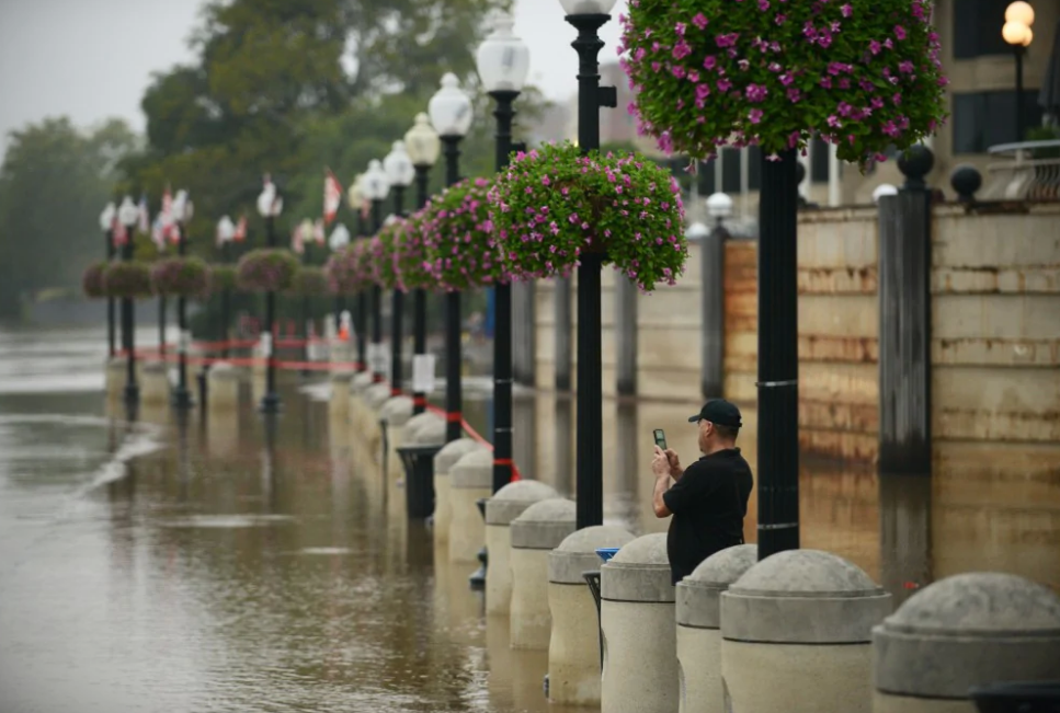 Khu vực cảng Georgetown đóng cửa vì ngập lụt. Ảnh: The Washington Post
