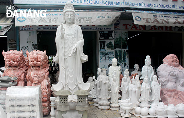 Stone sculptures at the Non Nuoc stone carving village