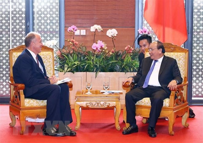 Prime Minister Nguyen Xuan Phuc received Alex Dimitrief, President and CEO of General Electric Company (GE)’s Global Growth Organisation, on the sidelines of the World Economic Forum on ASEAN (WEF ASEAN) 2018 in Ha Noi