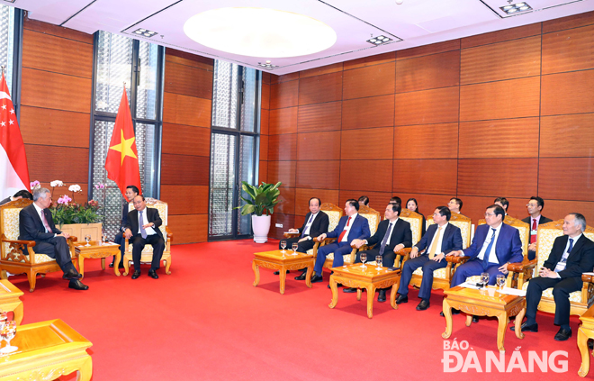 Chairman Tho (front row, 2nd right) attending the meeting between Vietnamese Prime Minister Nguyen Xuan Phuc and his Singaporean counterpart Lee Hsien Loong as part of numerous activities at WEF ASEAN 2018 