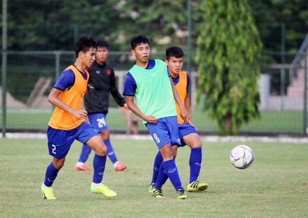Viet Nam U16 players in training (Photo: thanhnien.vn)