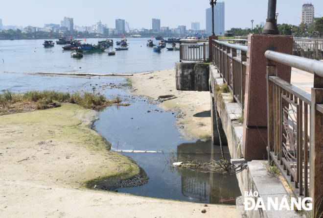 Xử lý tình trạng nước thải tràn ra sông Hàn