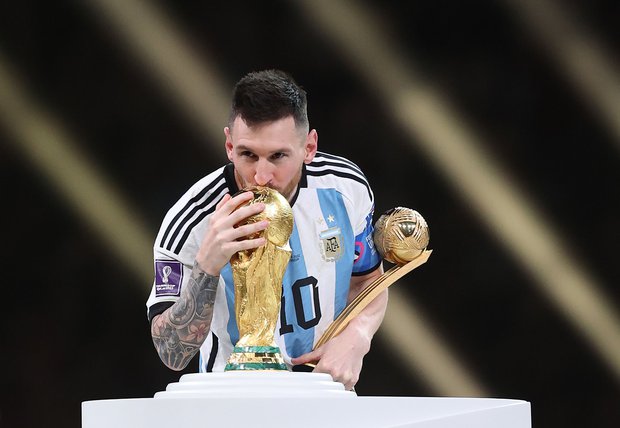 Ở tuổi 35, Messi lần đầu tiên vô địch World Cup.  Ảnh: Daily Mail