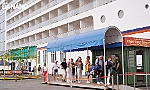 Hơn 2.000 du khách cập cảng Tiên Sa