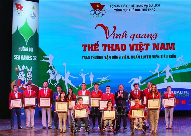 Vinh danh 15 vận động viên và 8 huấn luyện viên tại 'Vinh quang Thể thao Việt Nam'