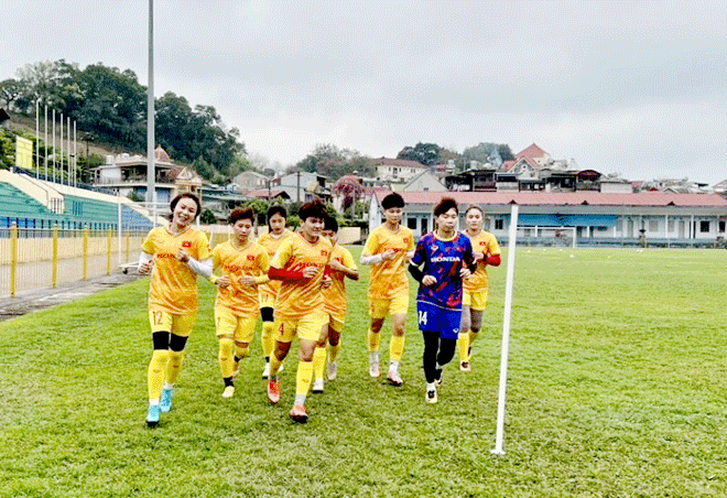 Đội tuyển nữ Việt Nam tích cực tập luyện tại Quảng Ninh. Ảnh: M.M	