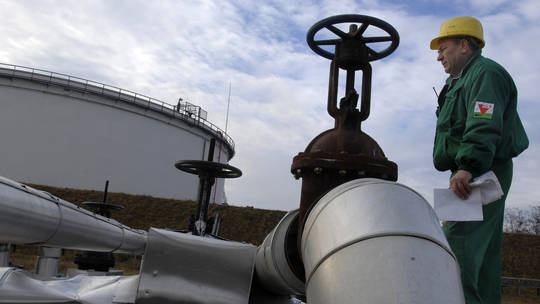 Áp lệnh cấm dầu Nga, công ty Ba Lan thiệt hại hàng triệu USD mỗi ngày