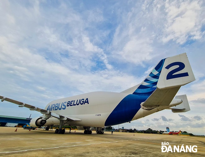Máy bay Airbus A300-600ST số hiệu 4Y8007 đến sân bay quốc tế Đà Nẵng theo hình thức 