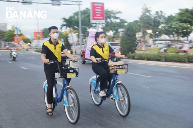 Mô hình cho thuê xe đạp khuyến khích người dân giảm thiểu tác động đến môi trường. Ảnh: L.T
