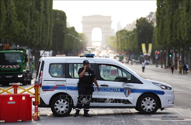 Thế giới tuần qua: Bạo loạn nước Pháp chấm dứt; Kỷ lục ngày nóng nhất được xác lập