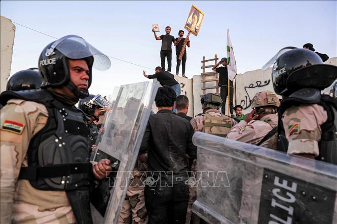 Người biểu tình tấn công Đại sứ quán Thụy Điển tại Iraq