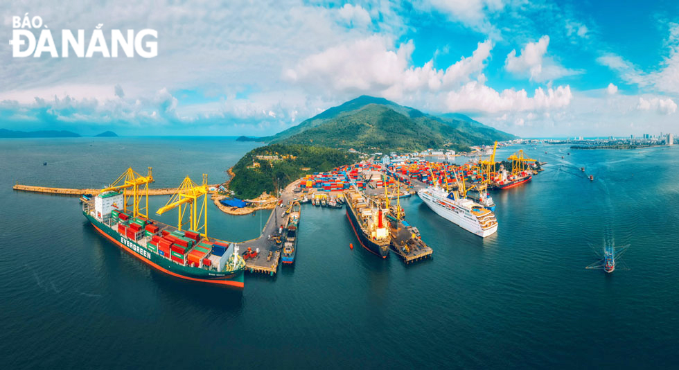 Cảng Đà Nẵng được xác định là một trong những thương cảng quan trọng nhất Việt Nam, quy hoạch trở thành một cảng cửa ngõ quốc tế trong tương lai.