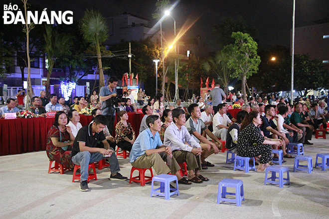 People watching films on opening night of the film screening programme. Photo: X.D