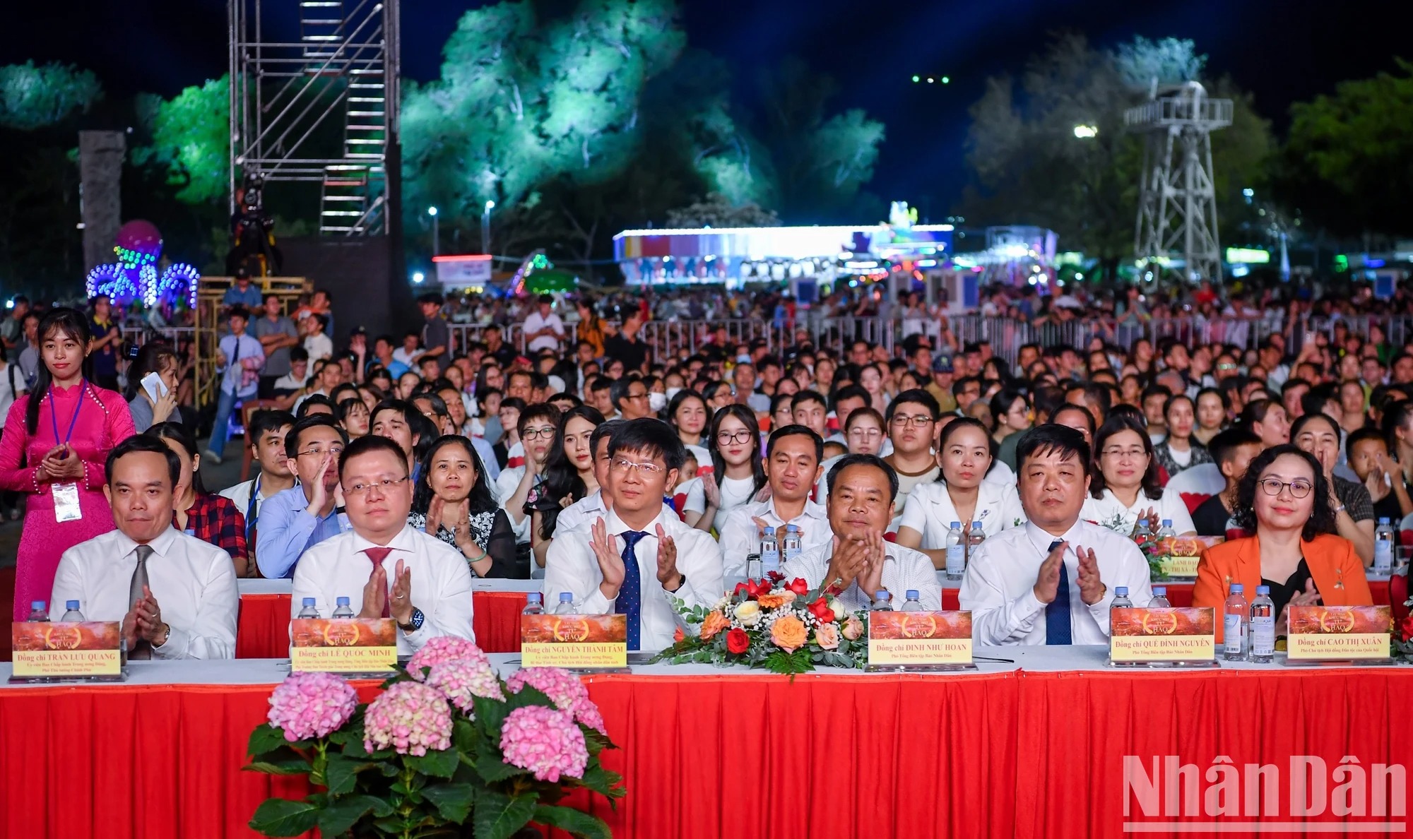Các đại biểu tham dự chương trình Tây Ninh - Khúc hát tự hào.