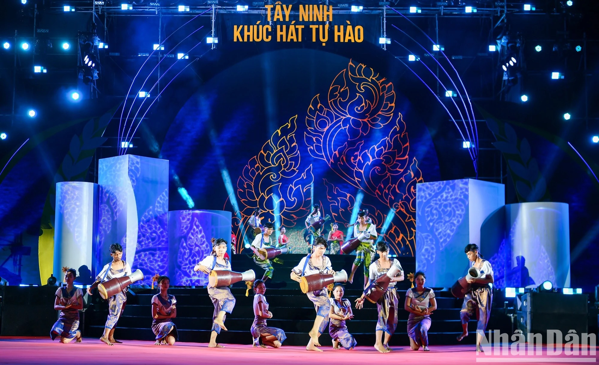 Màn biểu diễn dân vũ của các dân tộc sinh sống trên địa bàn tỉnh Tây Ninh.